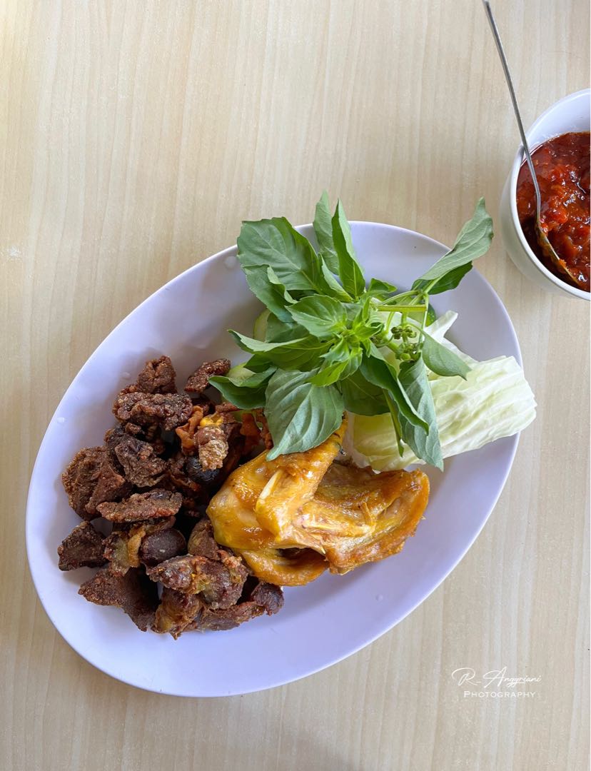 Rempelo dan Ayam Goreng