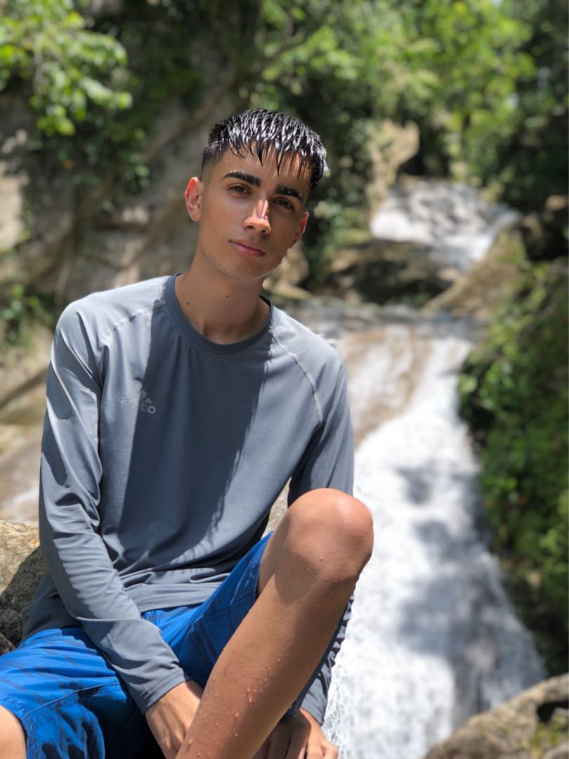 view of the waterfalls 💦🍃 