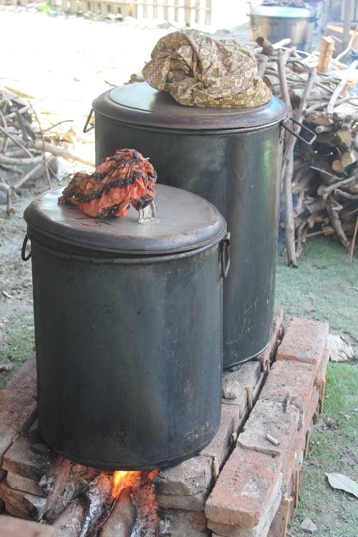 Perebusan Teh dengan tungku. 