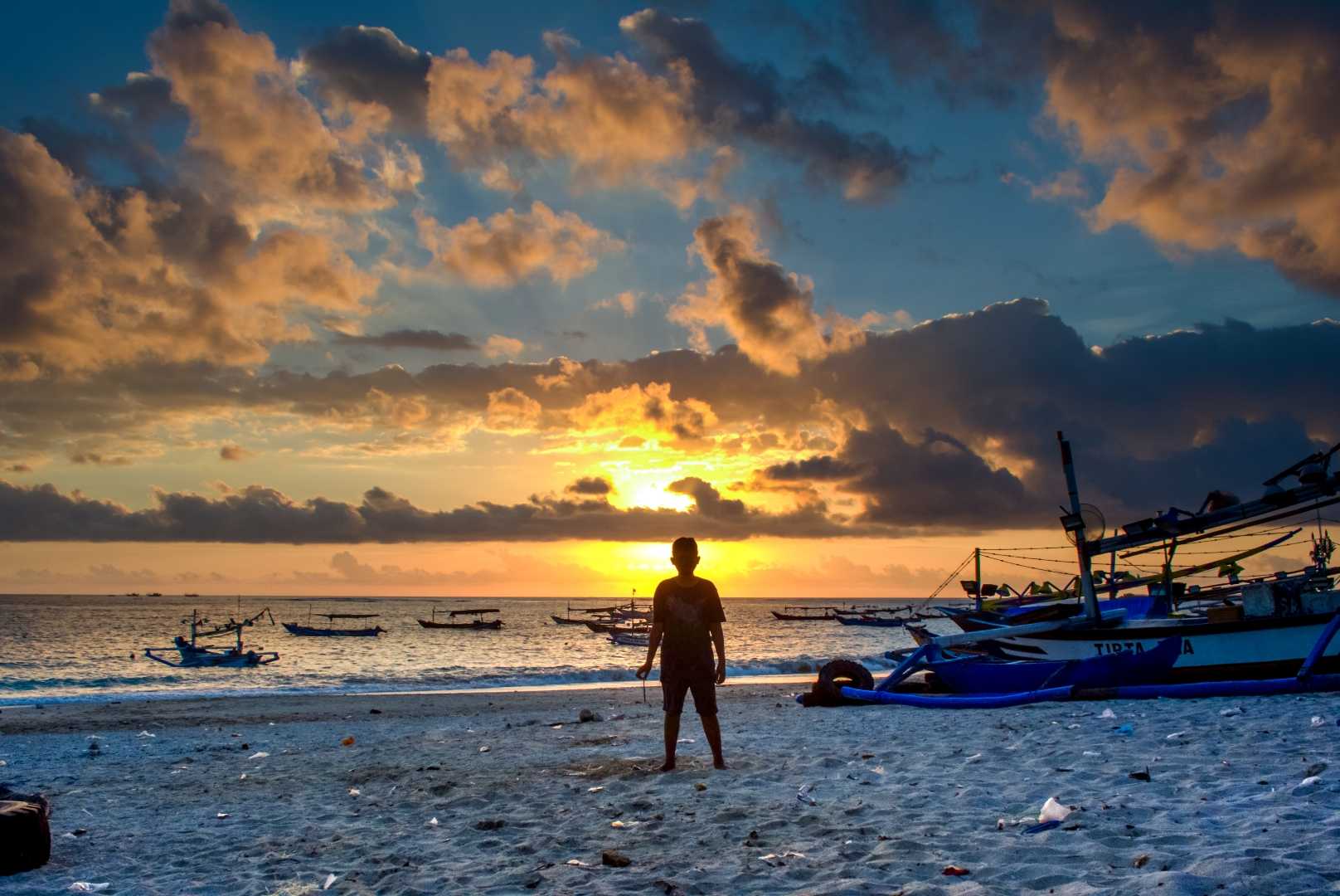 menatap sunset