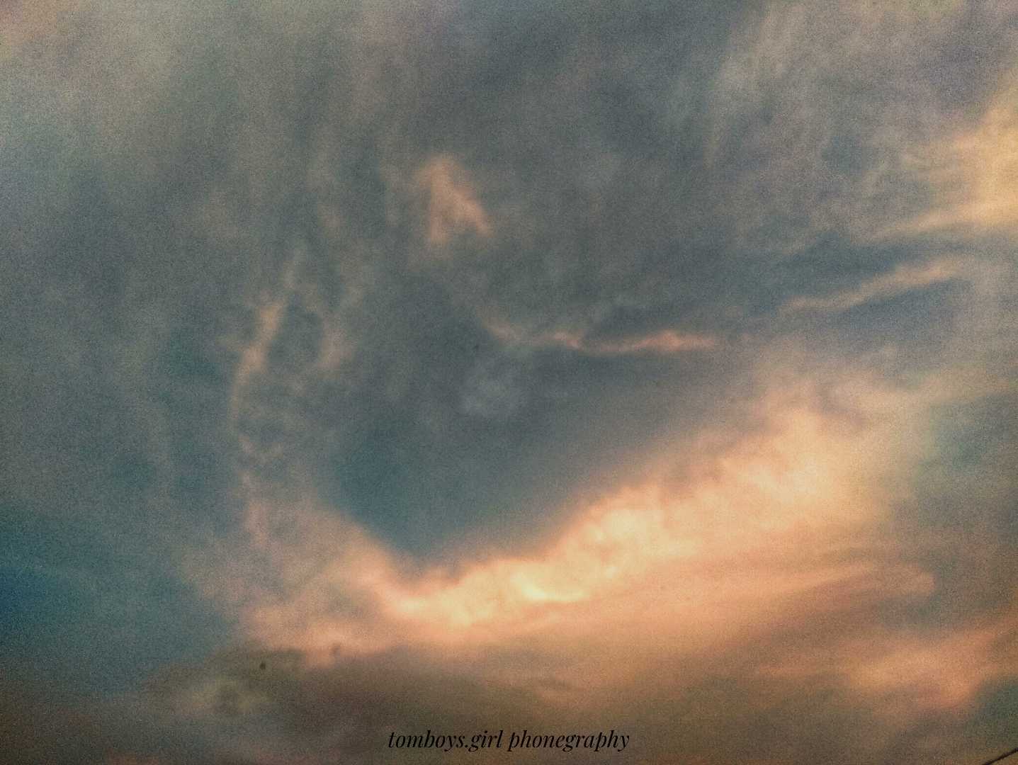 Aesthetic Twilight Clouds 
