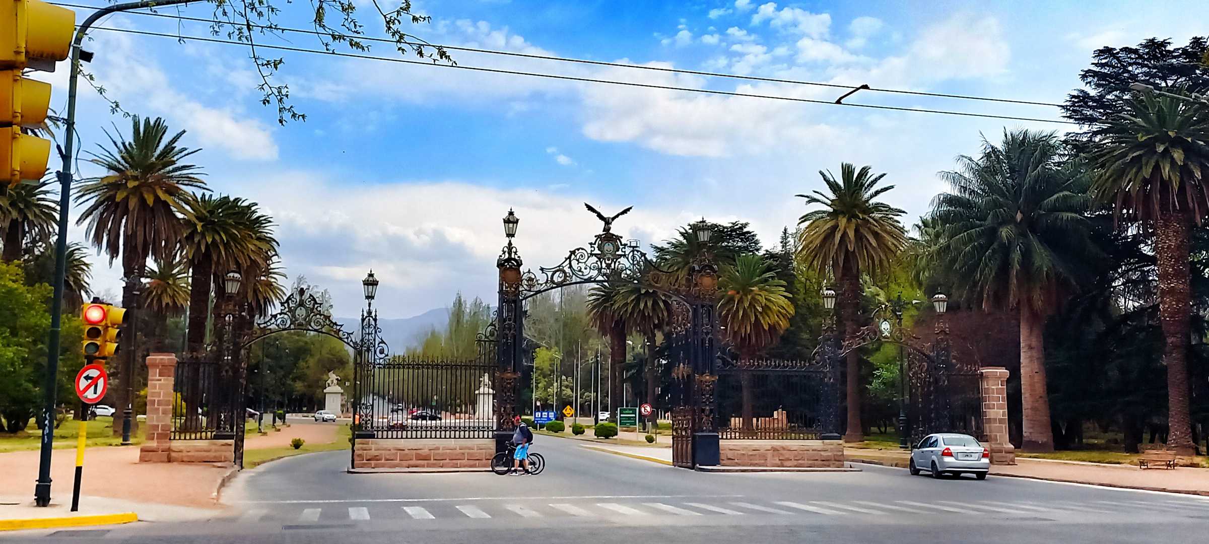 Portones del Parque General San Martin 