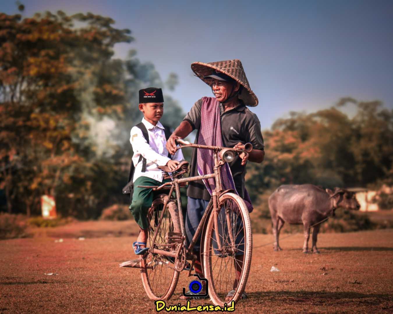 Mengantar Anak berangkat ke Sekolah