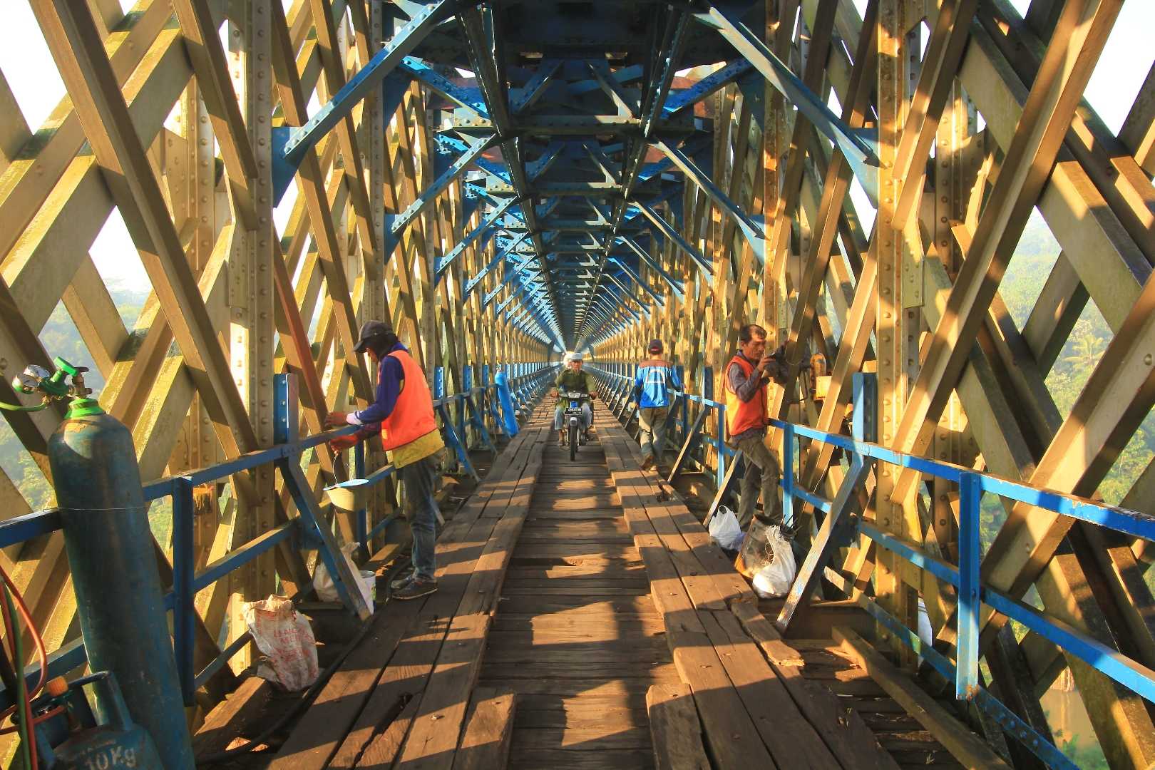 Jembatan Kereta Cirahong