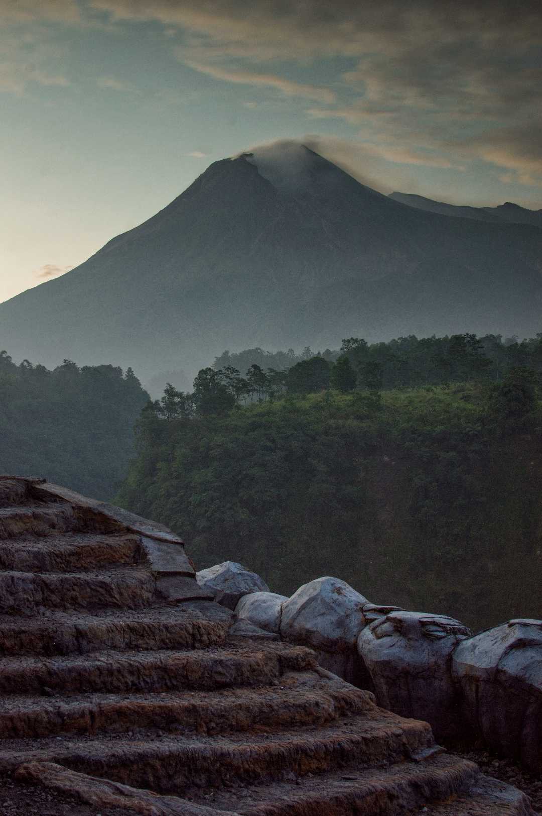 WISATA BATU ALIEN