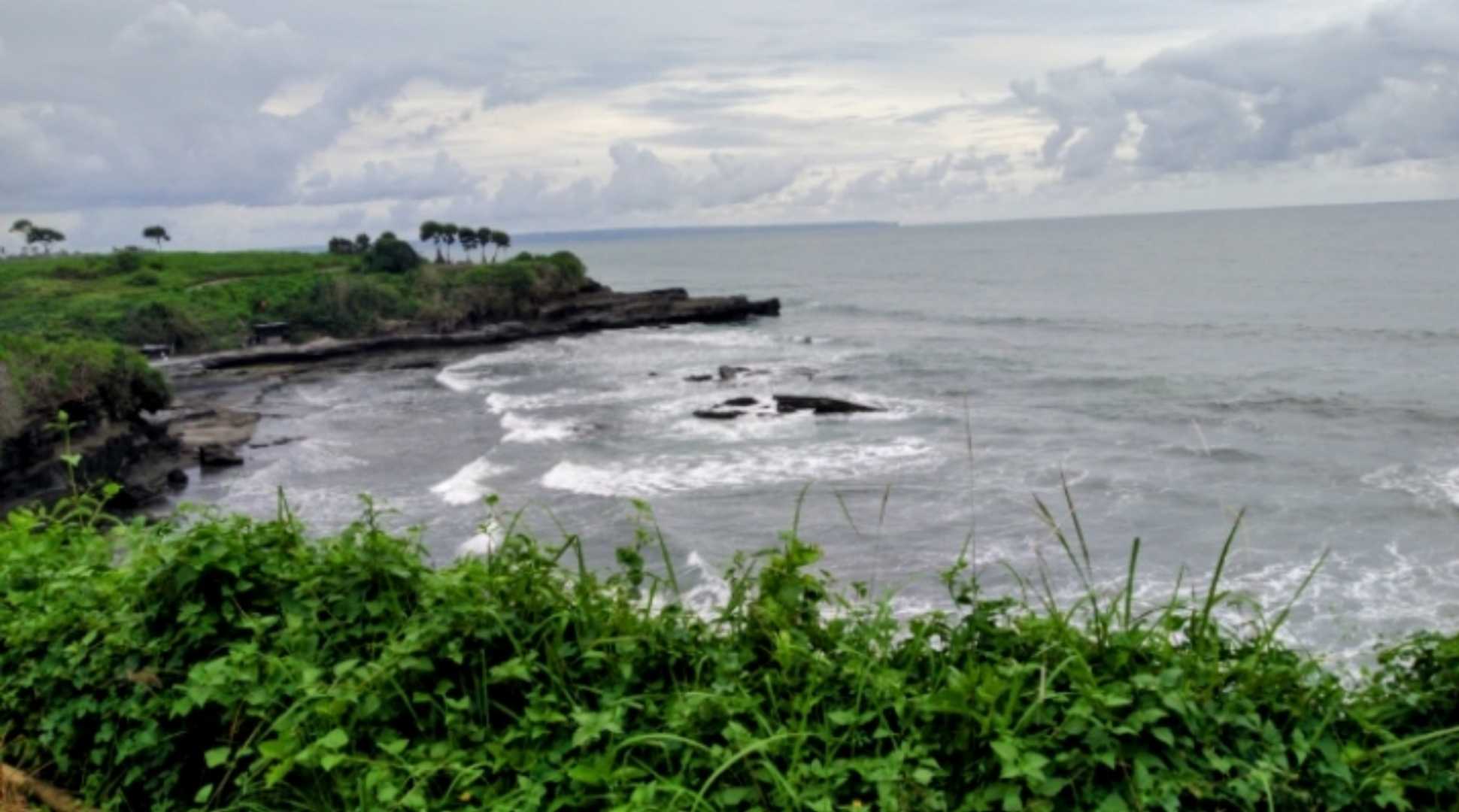 PANTAI TANAH LOT