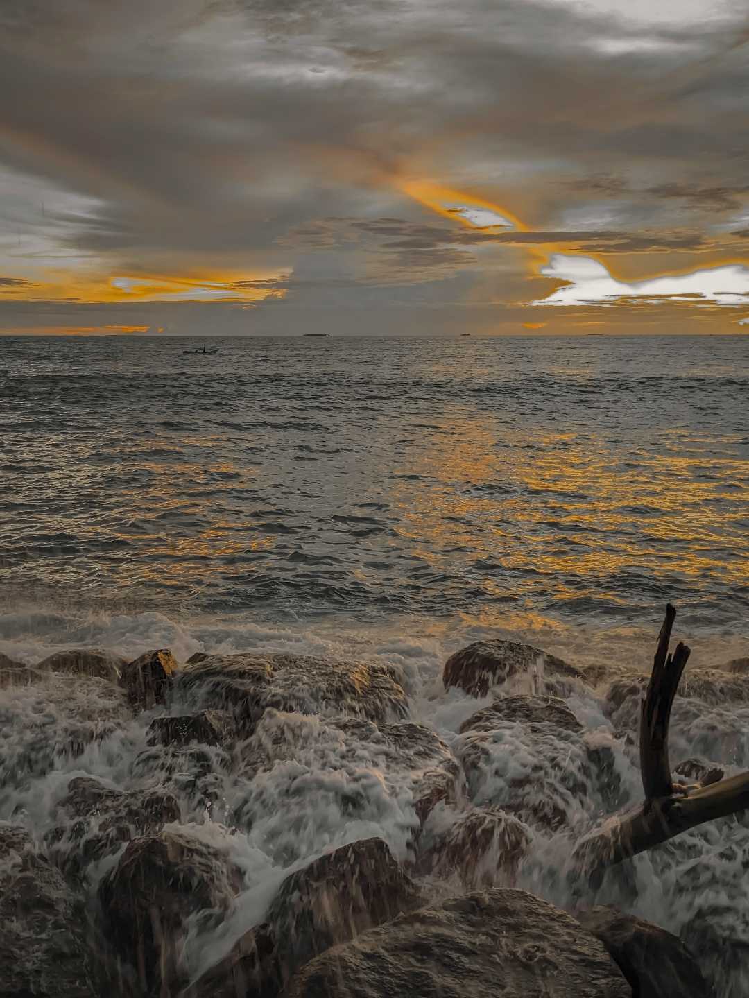 senja dan pantai..