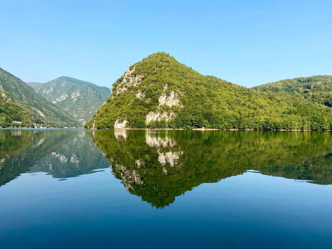 Mountain reflection 