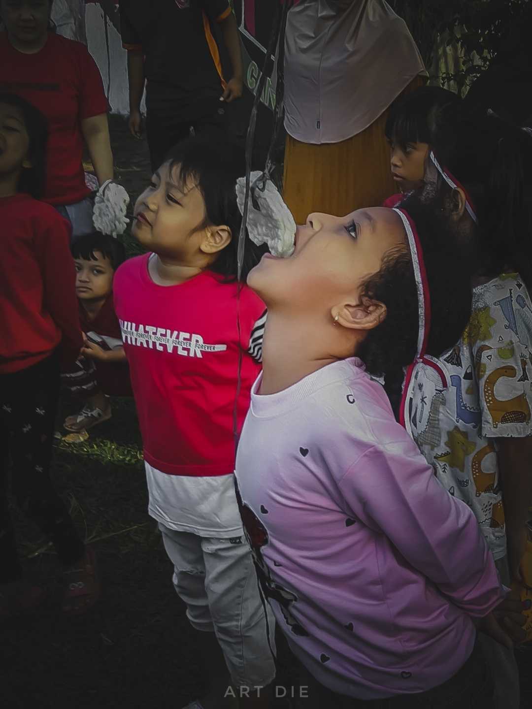 Lomba makan kerupuk 