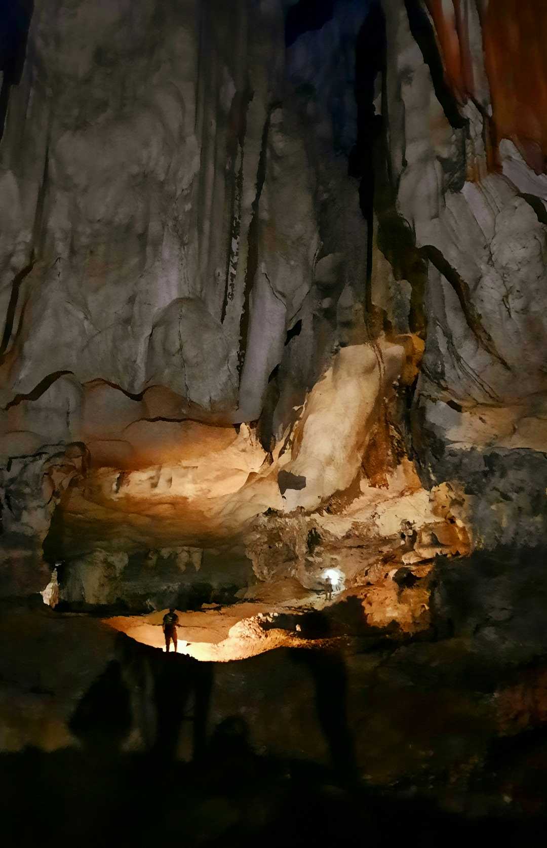 Exploring magnificent chamber 