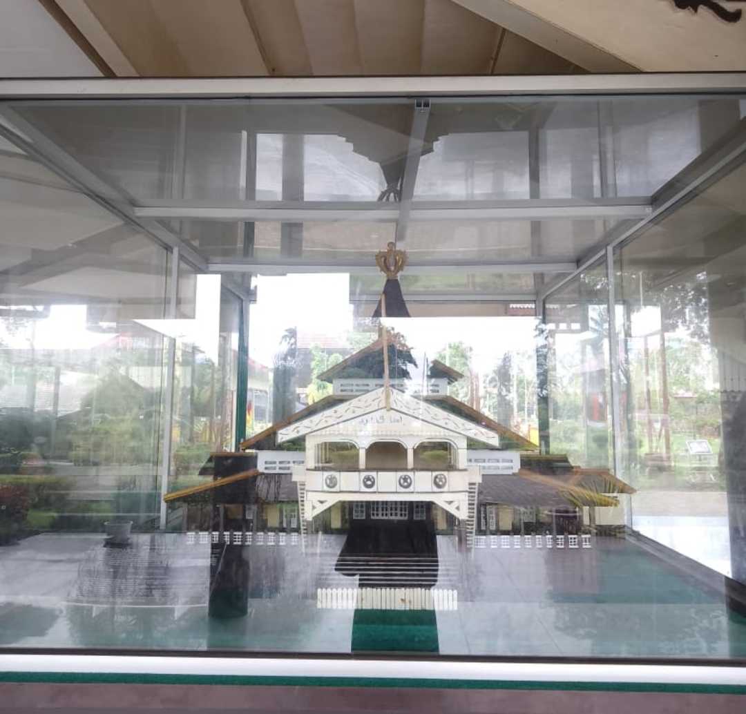 Miniatur Keraton Qadriah
