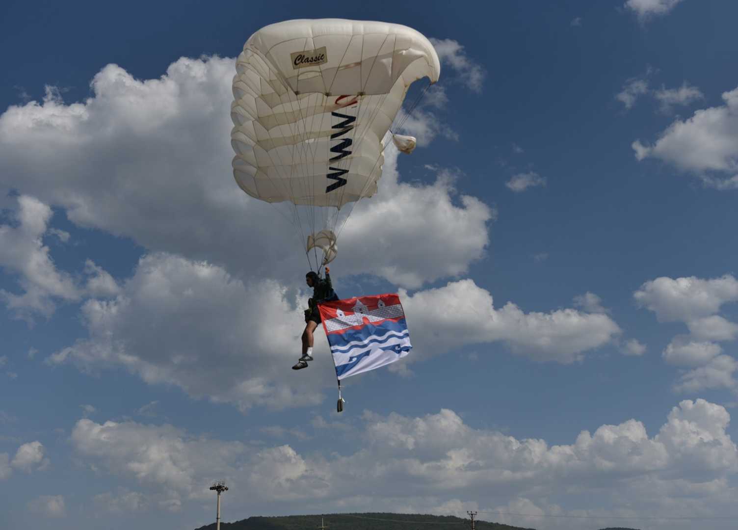 Demo skydiving jump
