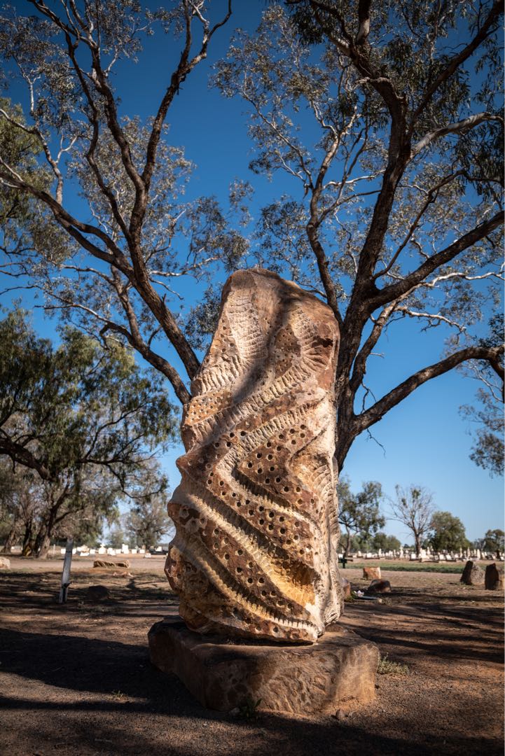Fred Hollows grave at Bourke Cemetery