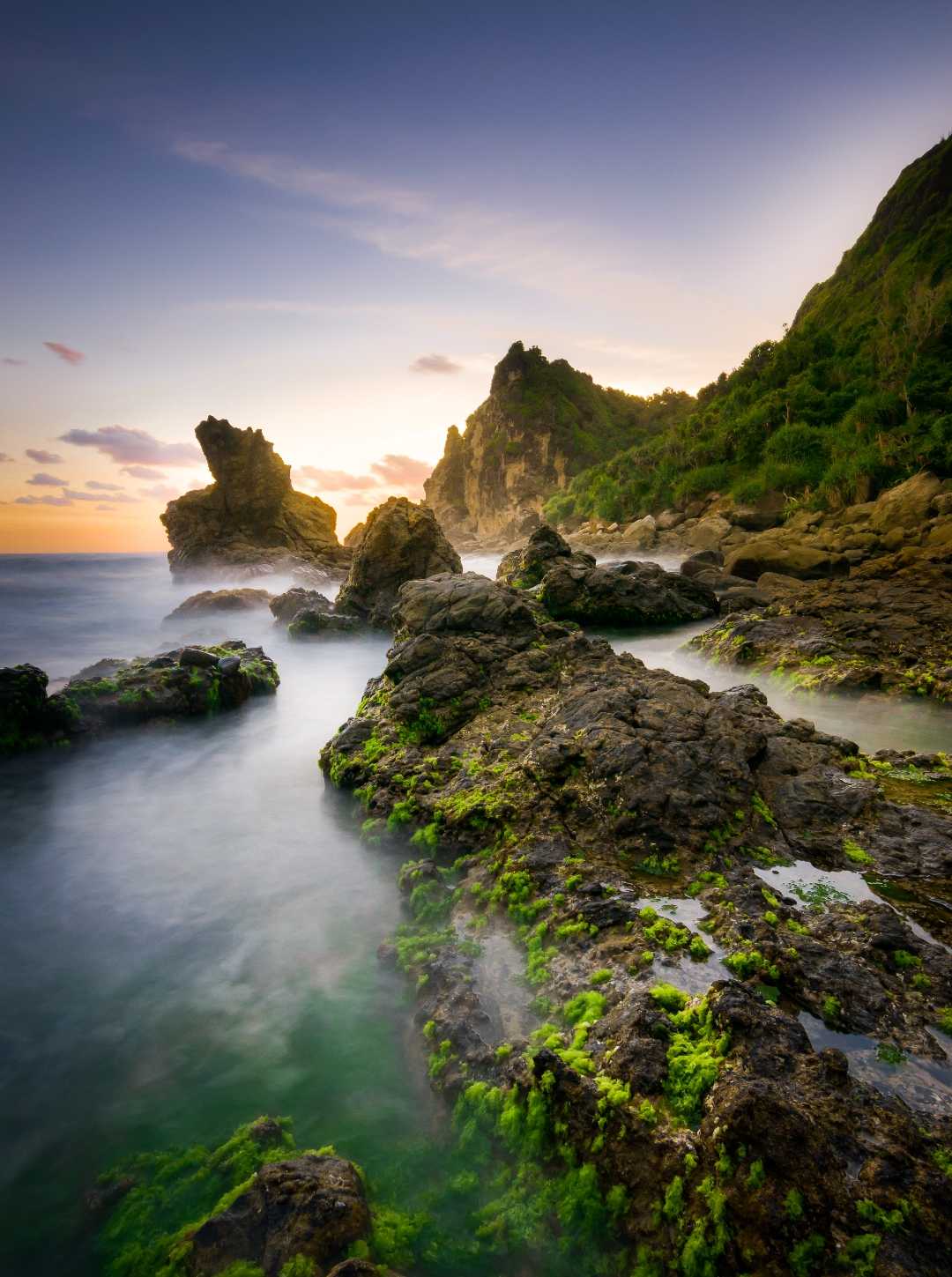 Pantai Watu Lumbung