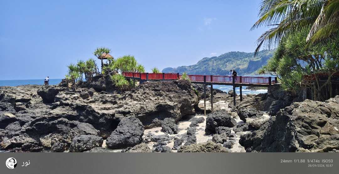 JEMBATAN MERAH