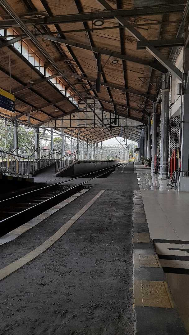 Di Stasiun Lempuyangan