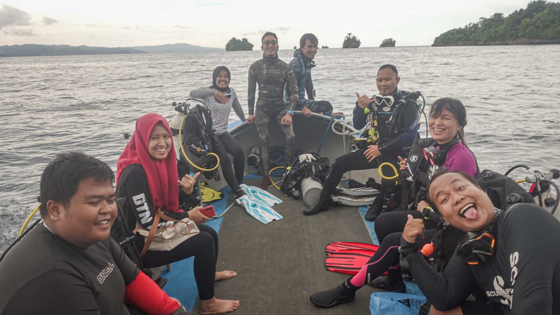Diving in Batu Kapl island