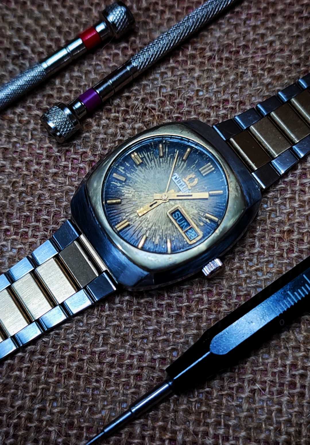 love vintage watch ....