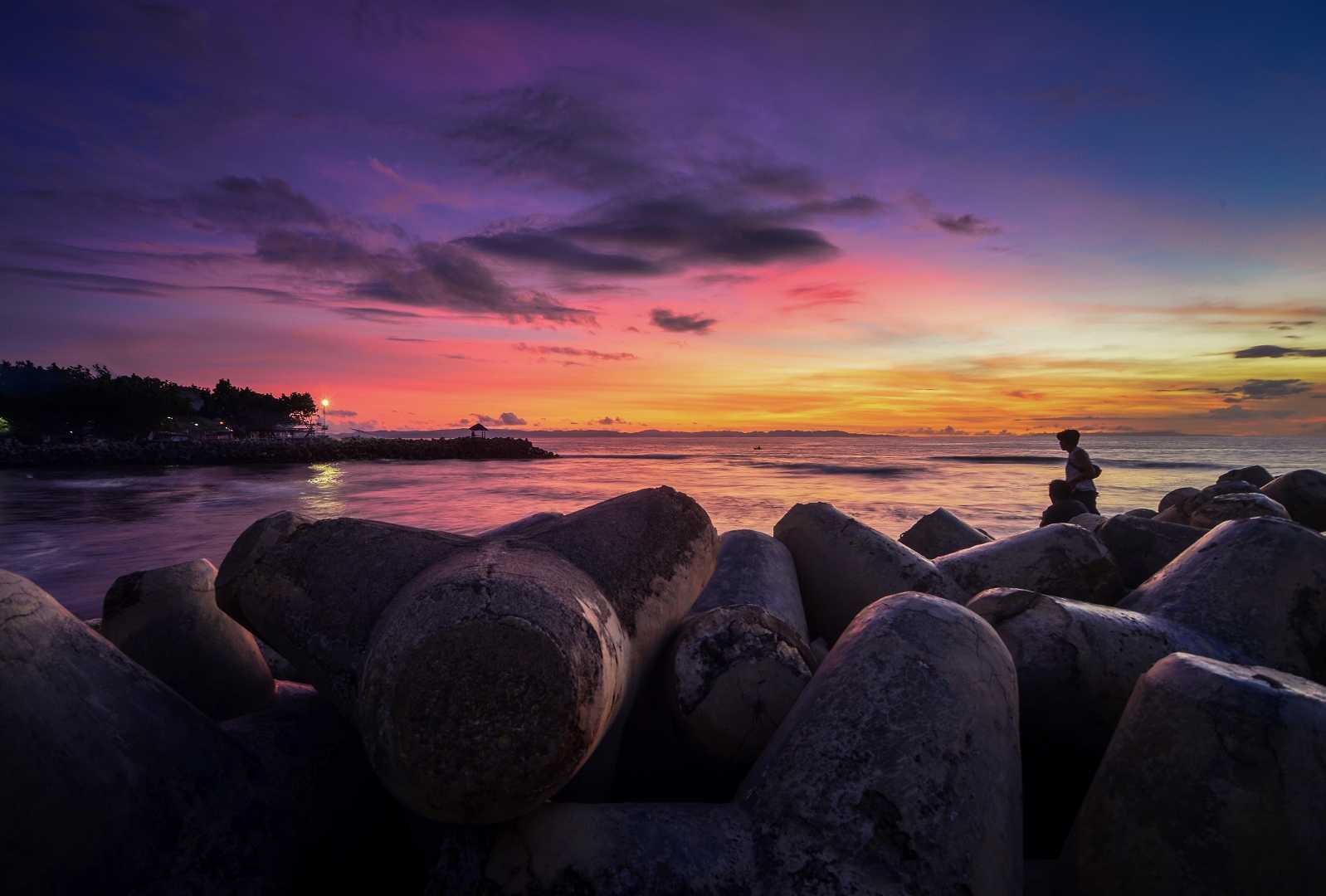 enjoy the sunset on ampenan be